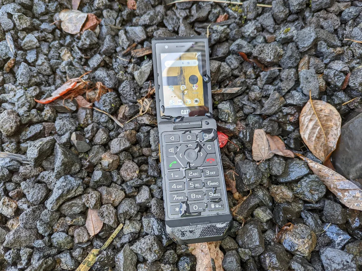 Cat S22 Flip phone